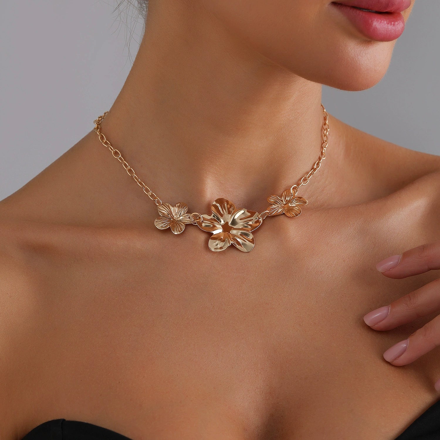 Three-Life Flower Necklace