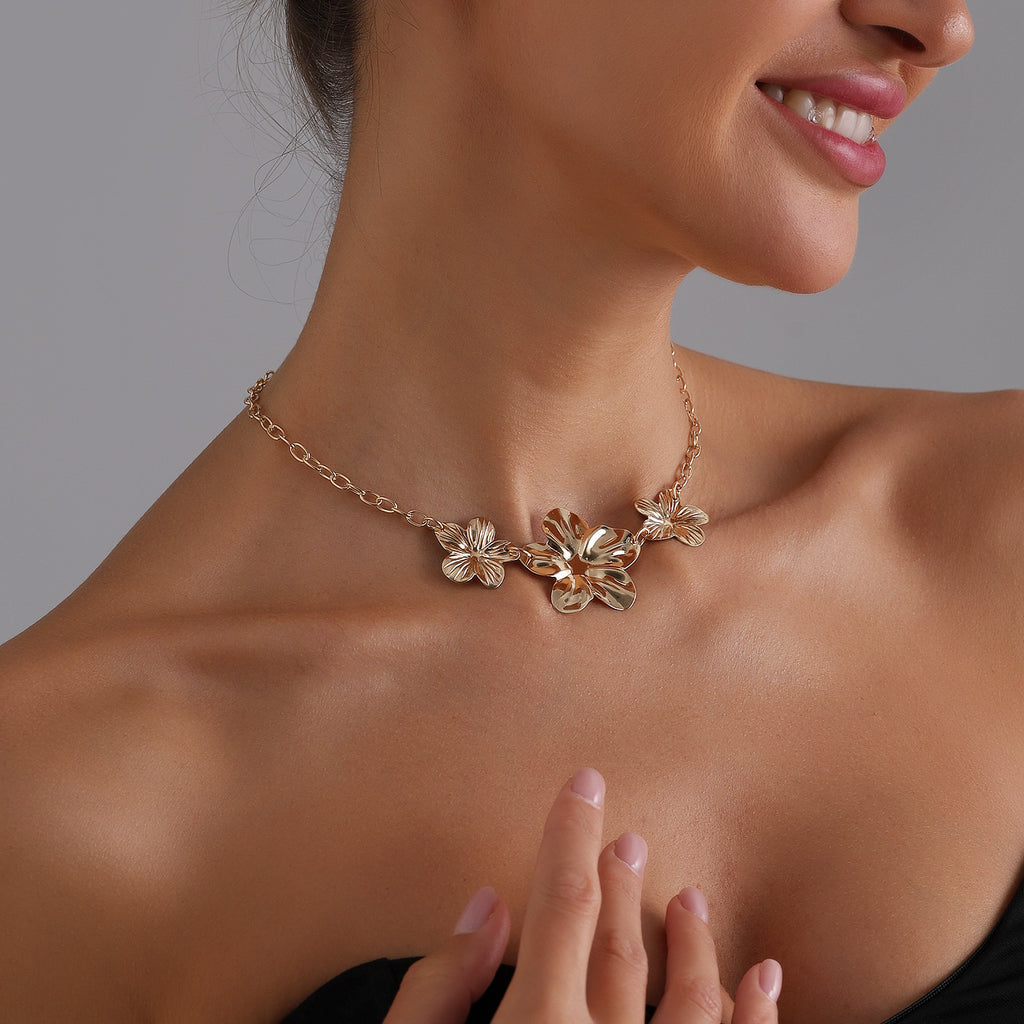 Three-Life Flower Necklace
