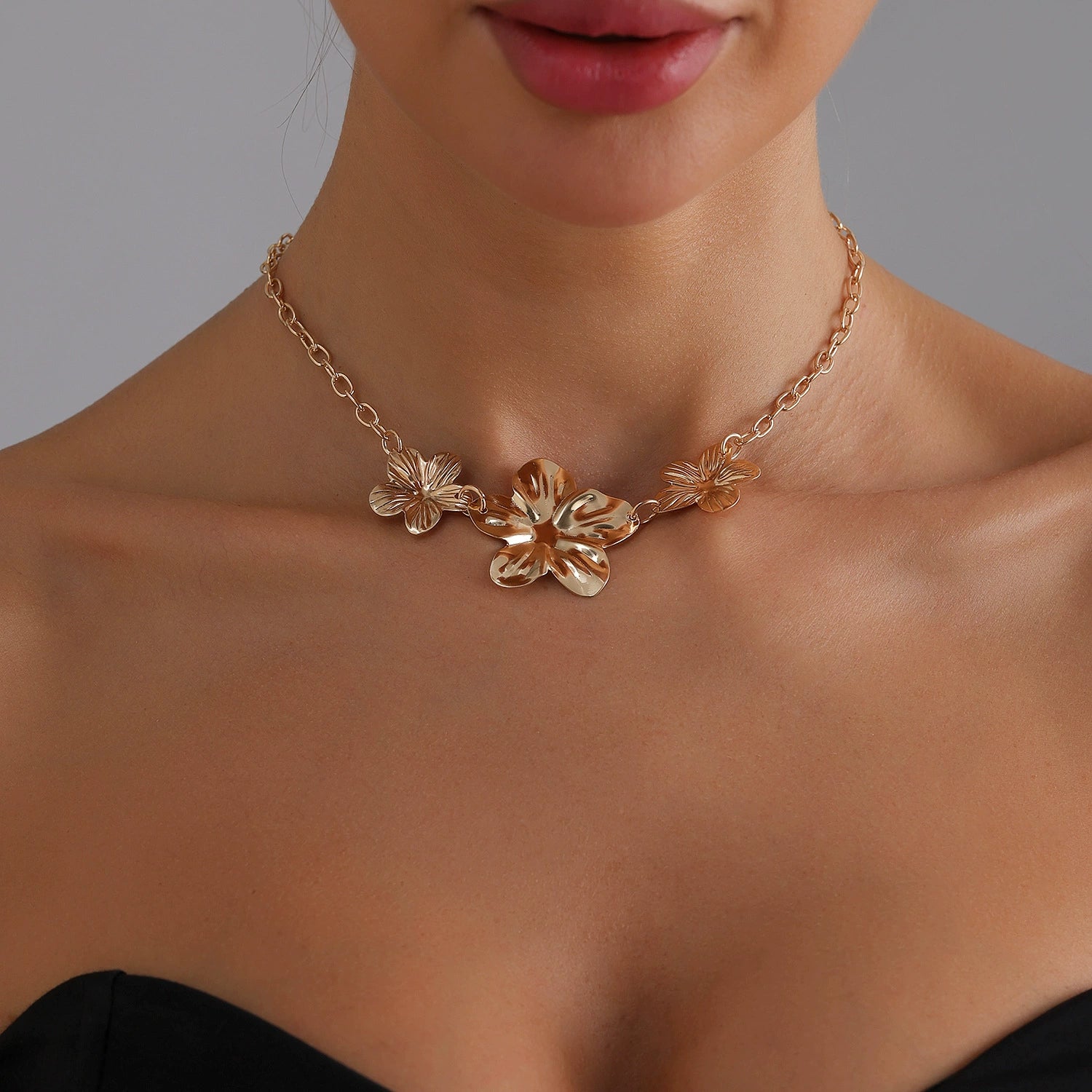 Three-Life Flower Necklace