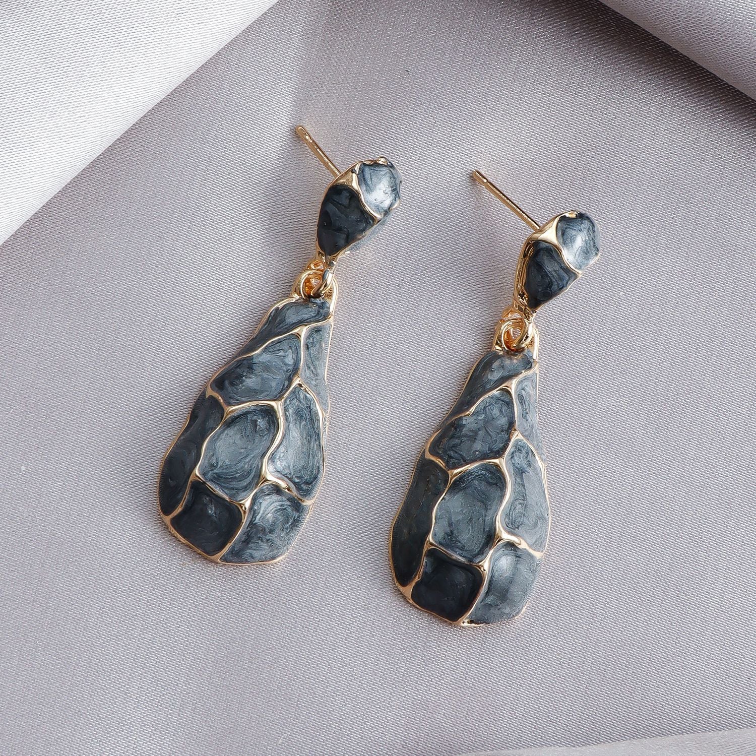 Retro Water Drop Pattern Earrings