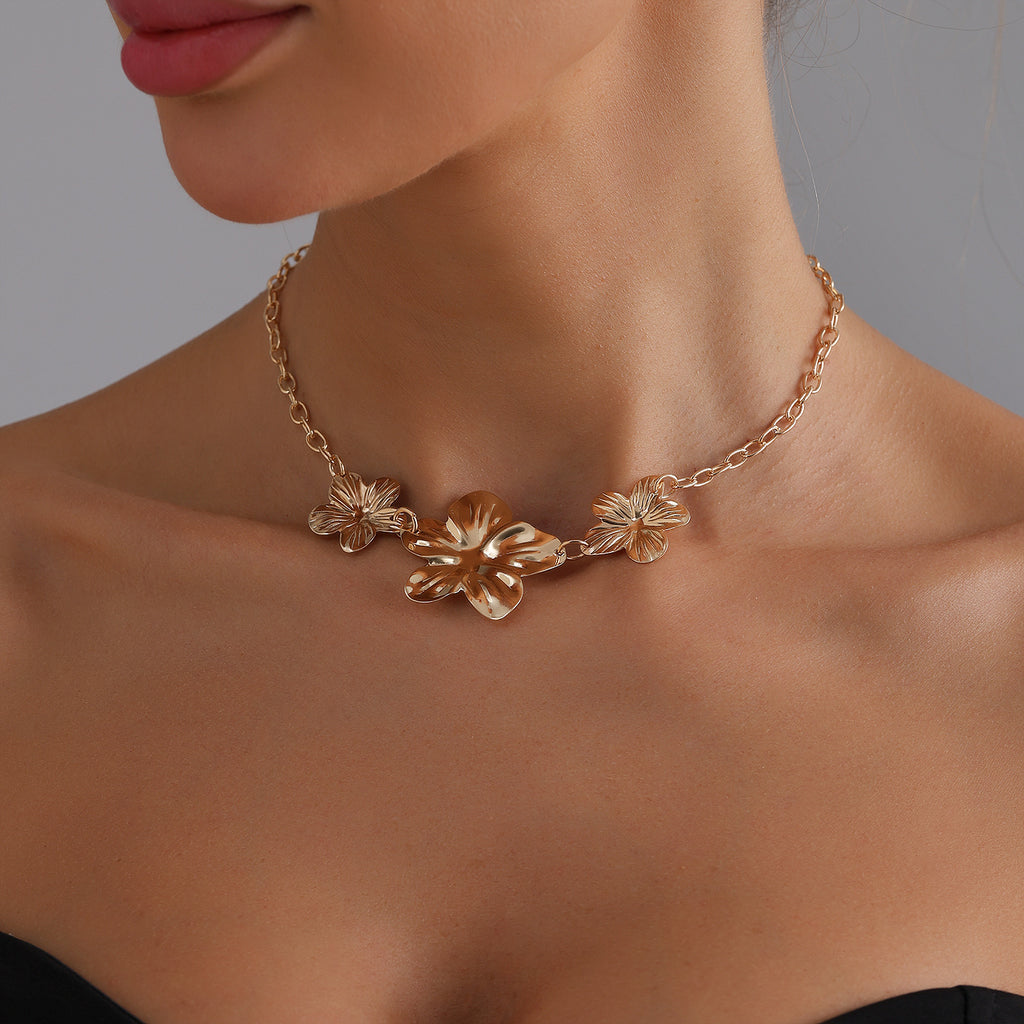 Three-Life Flower Necklace
