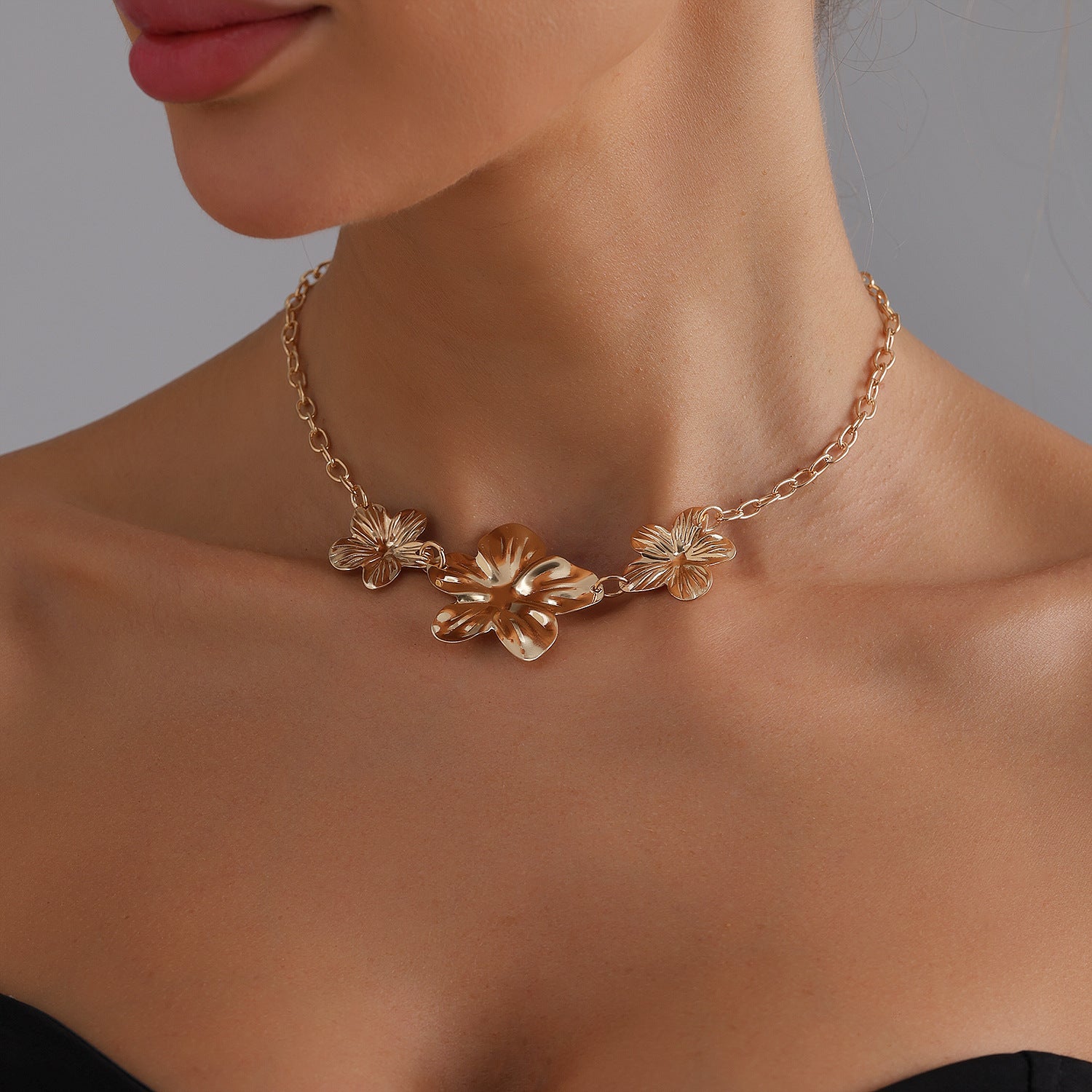 Three-Life Flower Necklace